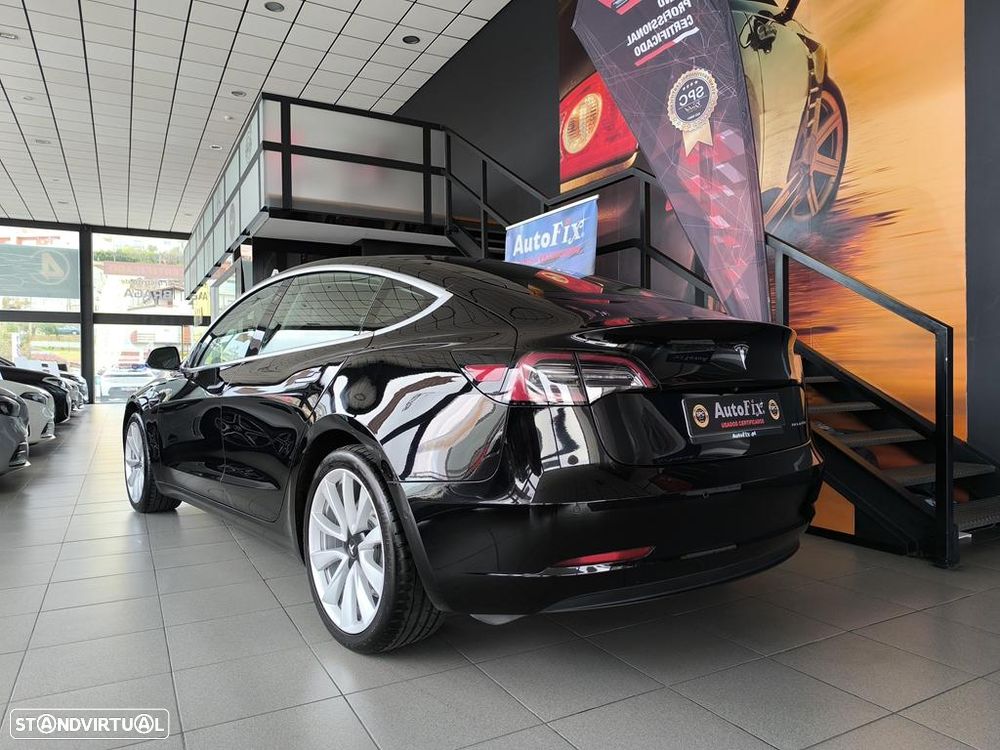Tesla Model 3 - 4