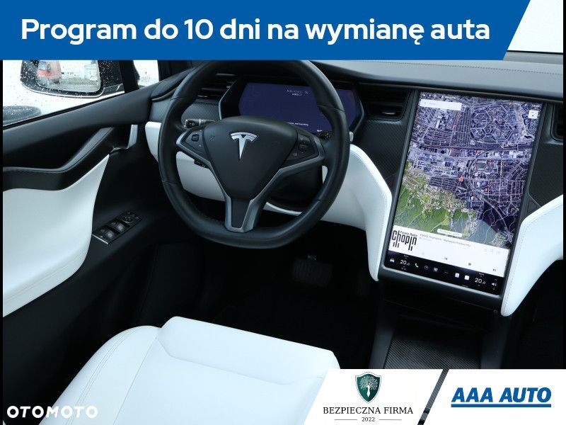Tesla Model X - 8