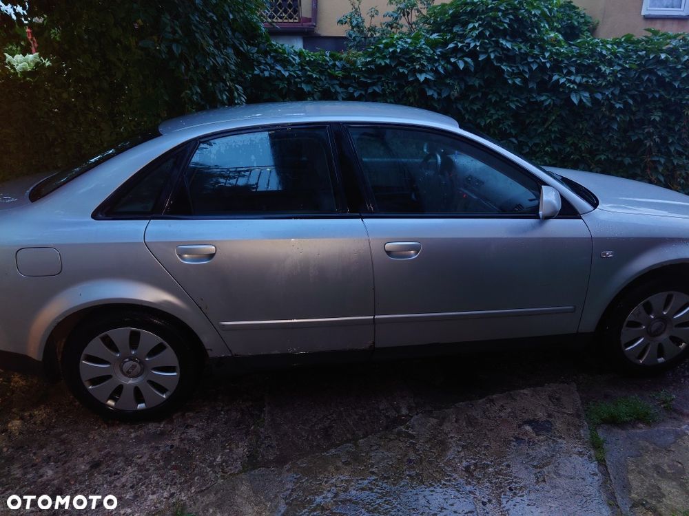 Audi A4 Limousine - 4
