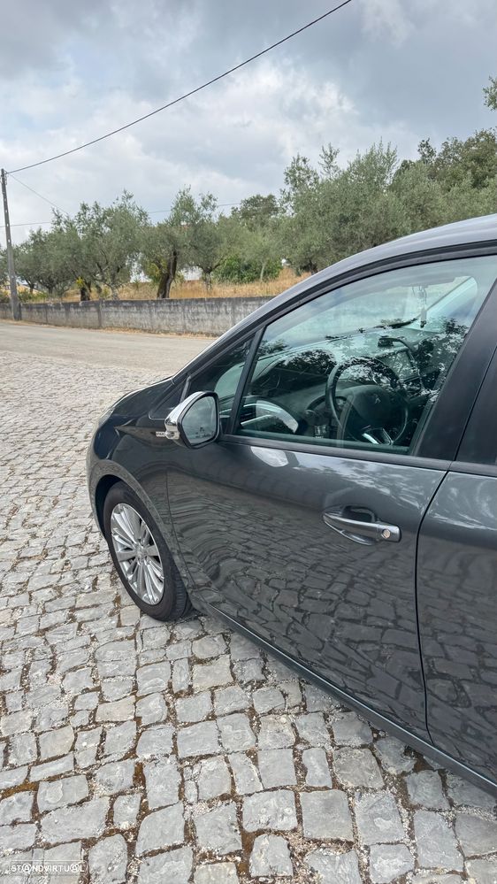 Peugeot 208 1.2 PureTech Style - 4