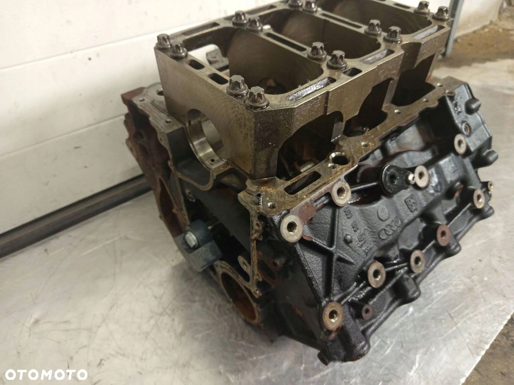 Blok silnika Dół Audi Q7 4L VW Tuareg 3.0 TDI V6 BUG 059103021B - 9