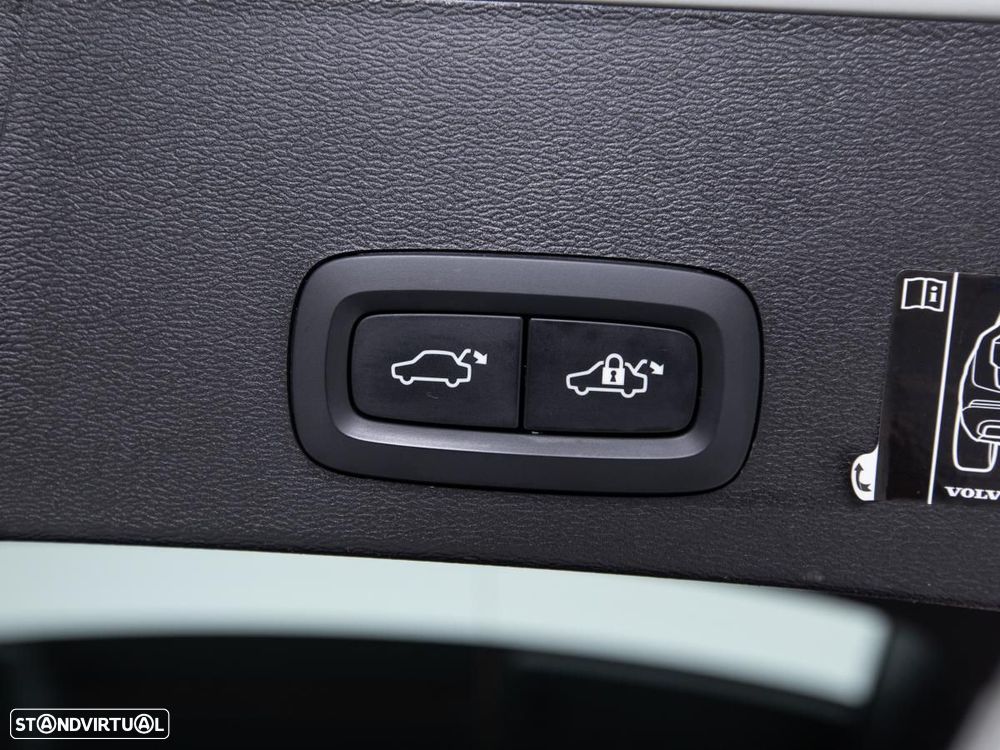 Volvo XC 40 1.5 T4 PHEV R-Design — fotografia 16