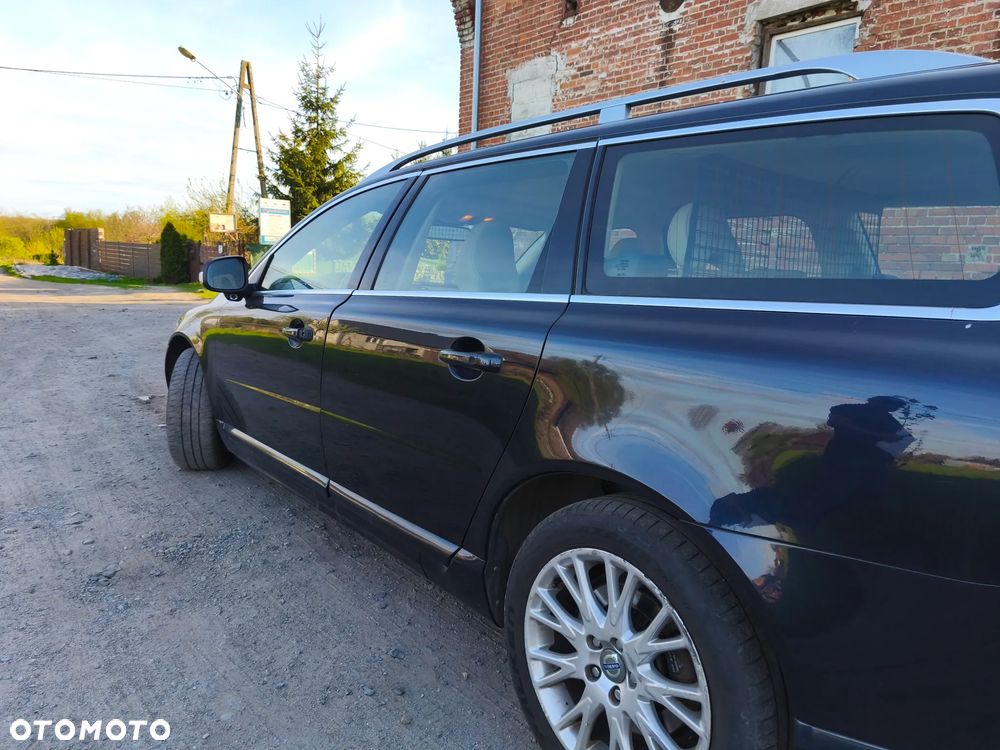 Volvo V70 D5 AWD Momentum - 4