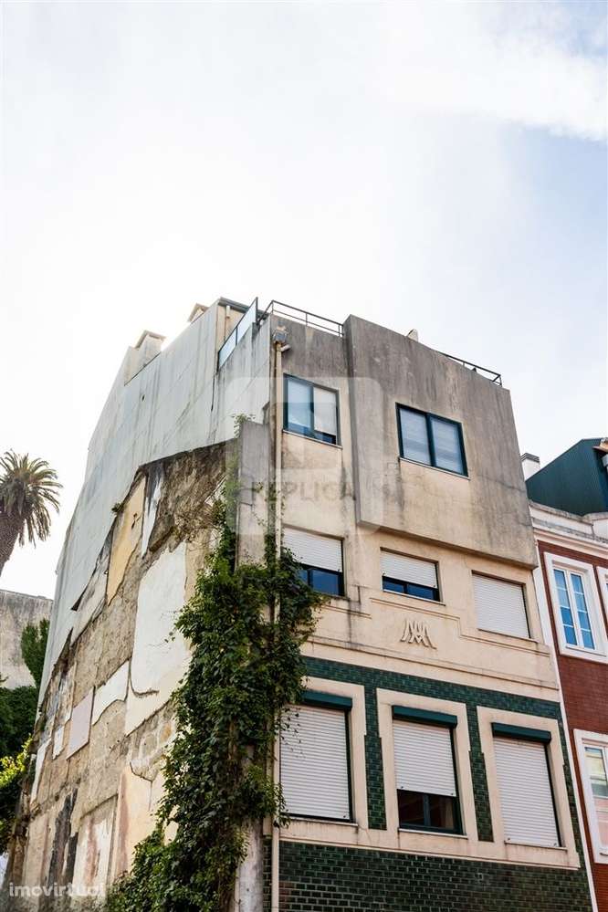 Prédio para recuperar, com elevador na Baixa do Porto - Grande imagem: 2/39