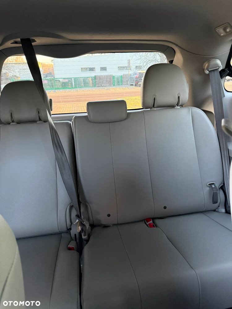 Toyota Sienna - 7