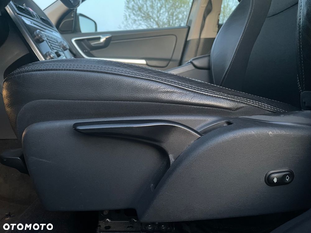 Volvo XC 60 D4 AWD Momentum - 13