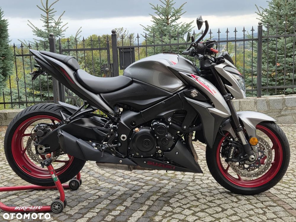 Suzuki GSX - 3