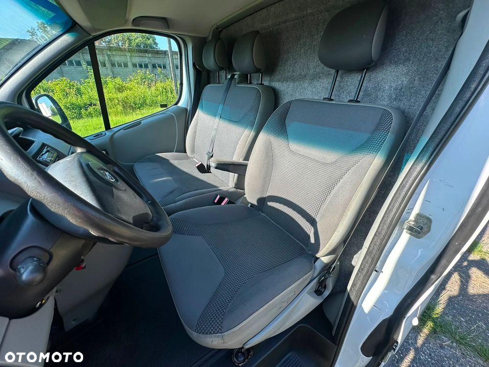 Opel Vivaro 2.5 diesel 145kM 2008 rok, automat, HAK, orginalny przebieg! BEZWYPADKOWY - 9