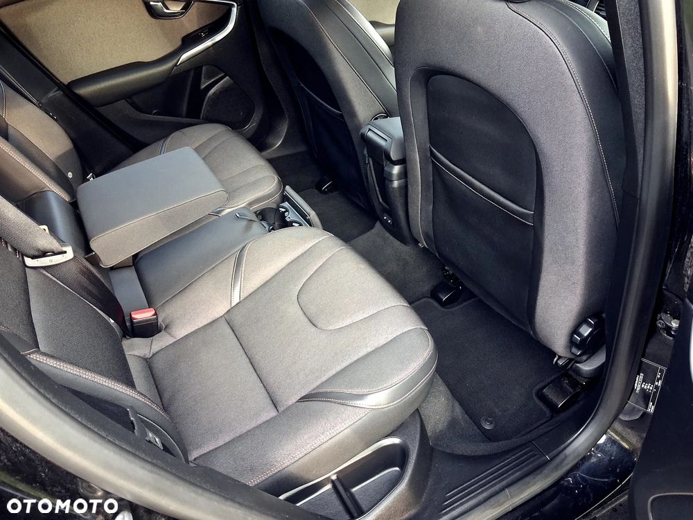 Volvo V40 D2 Summum - 26