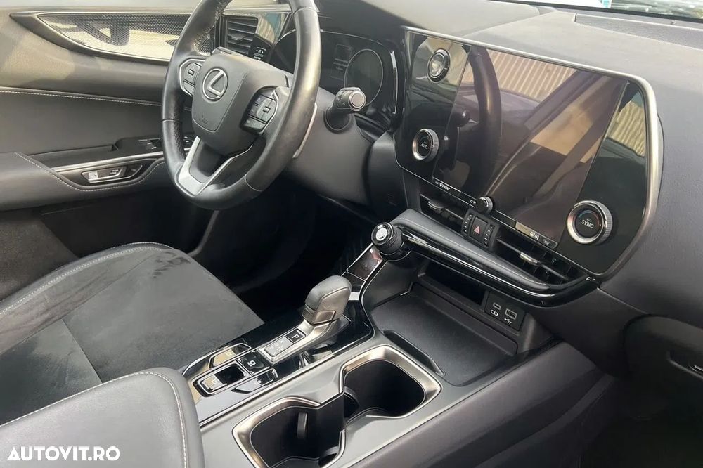 Lexus Seria NX 350h - 15