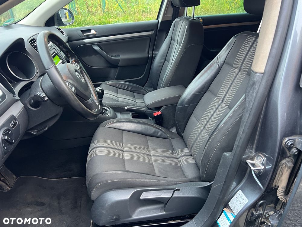 Volkswagen Golf 1.6 TDI DPF MATCH - 14