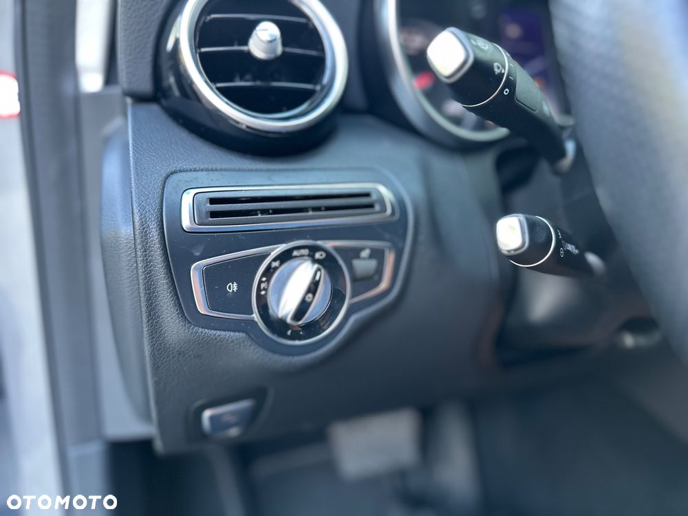Mercedes-Benz Klasa C 180 T Kompressor Automatik BlueEFFICIENCY Avantgarde - 38
