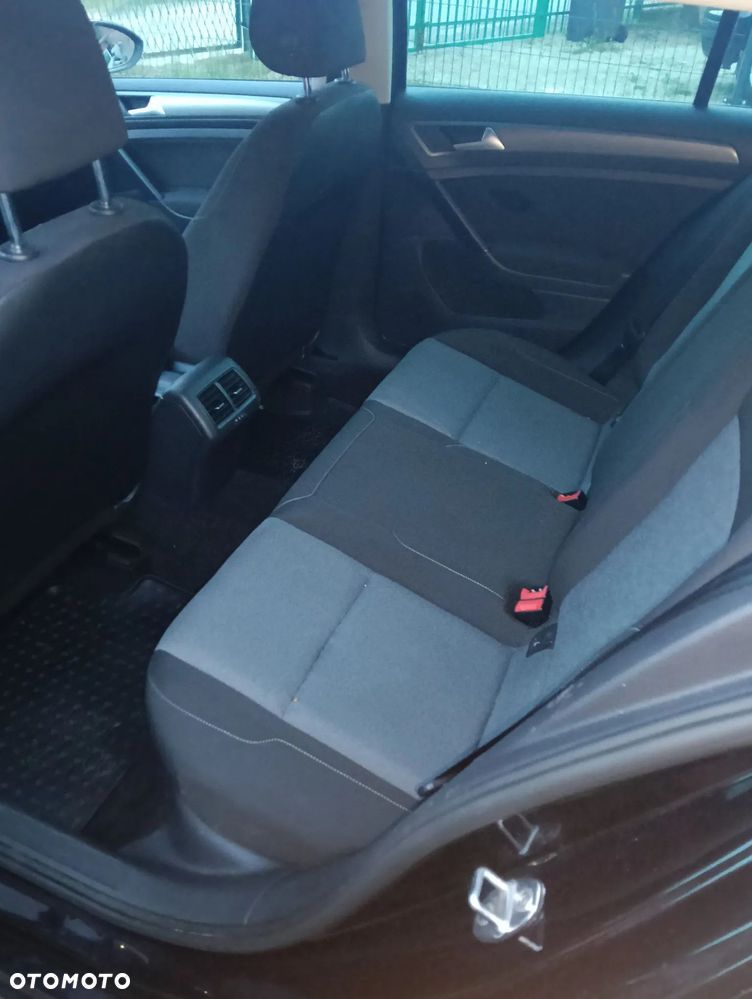 Volkswagen Golf - 22