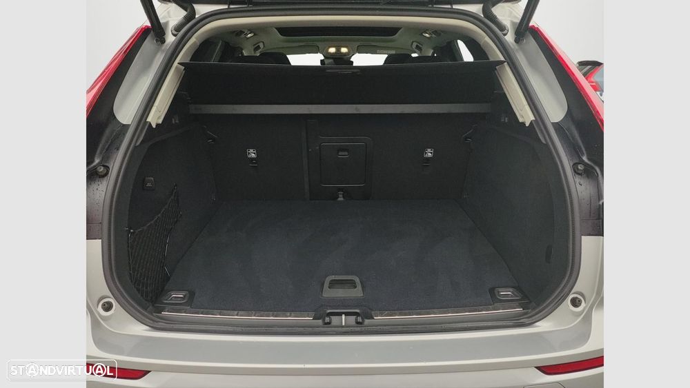 Volvo XC 60 2.0 T6 PHEV Plus Dark AWD — fotografia 16