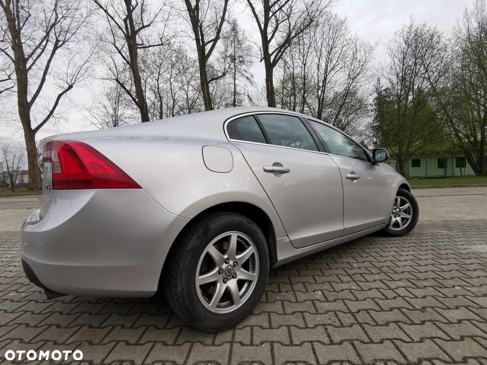 Volvo S60 T3 Momentum - 4
