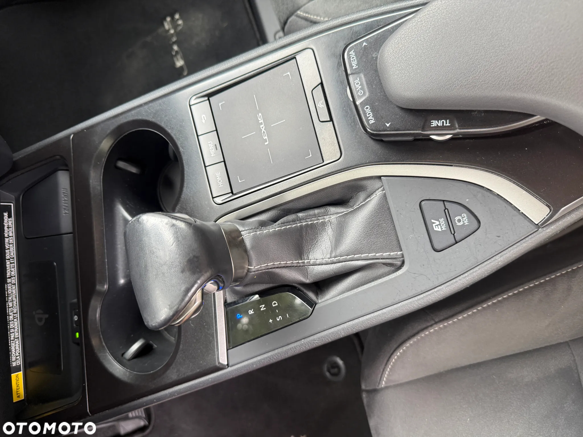 Lexus UX 250h (E-FOUR) Executive Line - 22