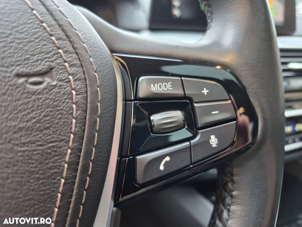 BMW Seria 5 520i Aut. Luxury Line - 12