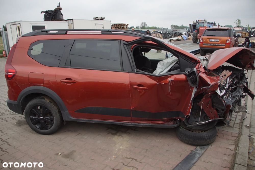 Auto na części - Dacia Jogger Lift 1.0 TCE ECO-G 91 KM H4D480 JT4018 2023R Silnik Skrzynia Drzwi Klapa Zderzak Błotnik Lampa Lusterko Klamka Szyba Deska Kokpit Sterownik Moduł Czujnik Licznik Wyświetlacz Panel - 7