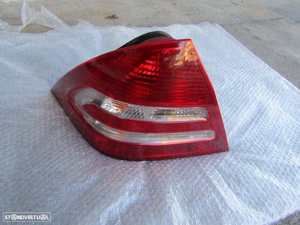 Farolim tras esquerdo Mercedes class c( W203) original em bom estado - 1