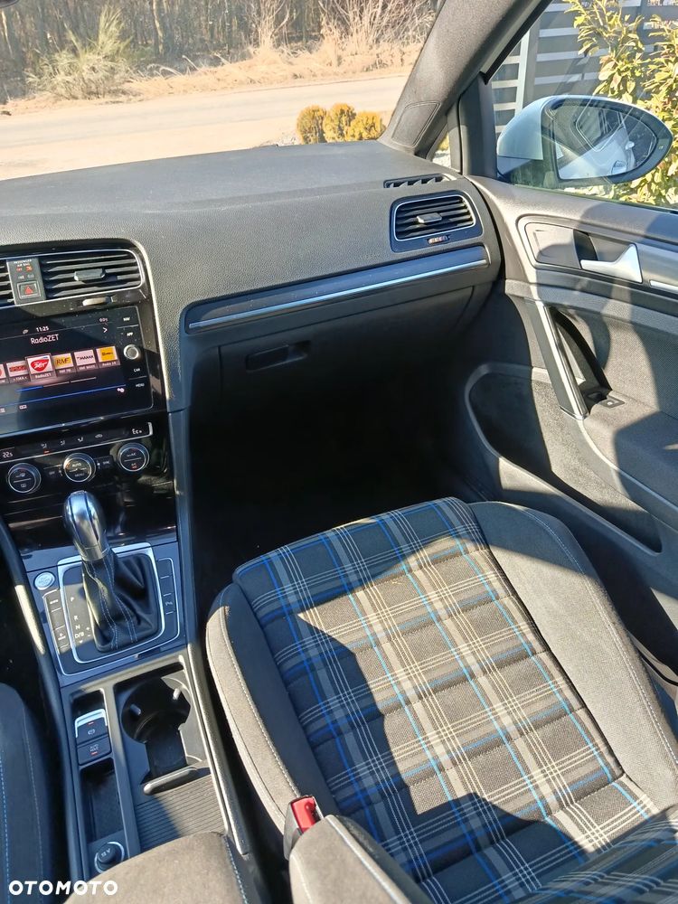 Volkswagen Golf - 14