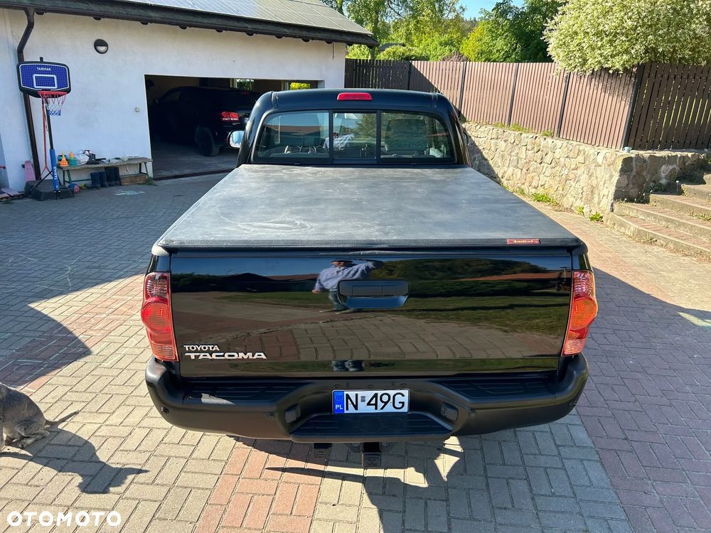 Toyota TACOMA - 8
