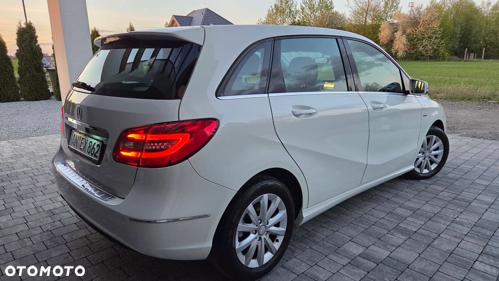 Mercedes-Benz Klasa B 180 (BlueEFFICIENCY) - 22