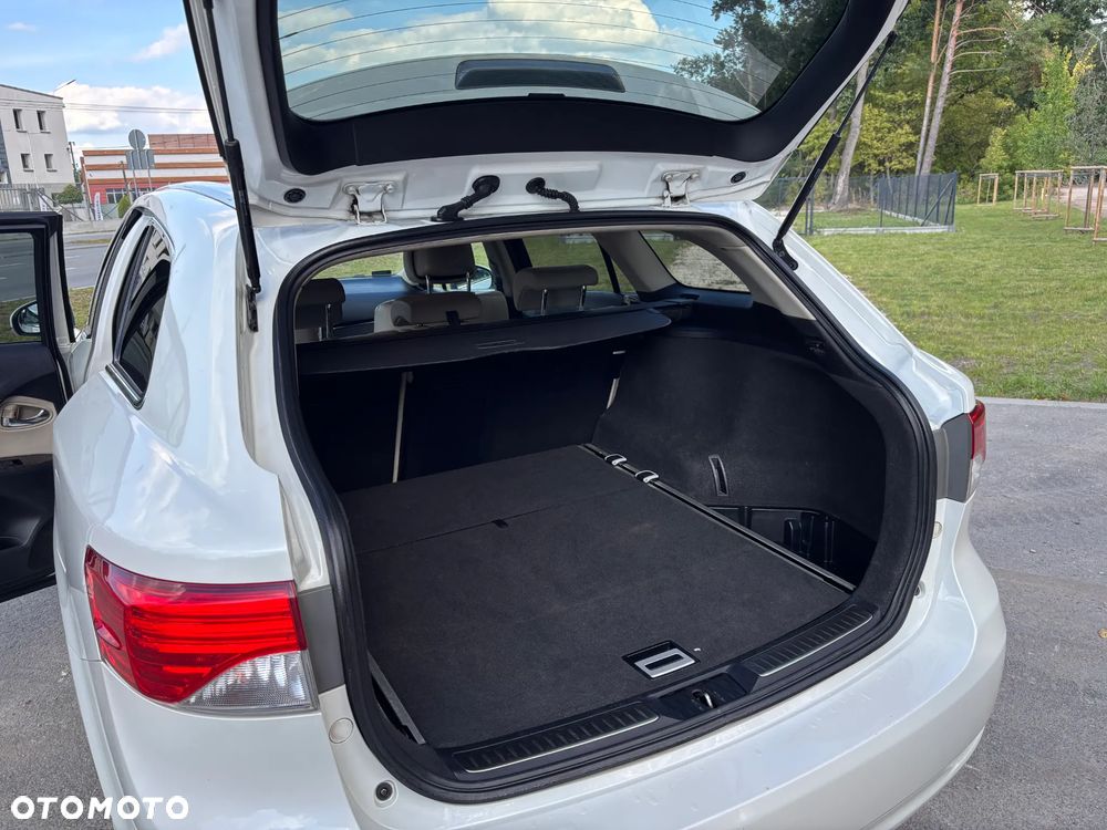 Toyota Avensis 1.8 Premium MS - 6