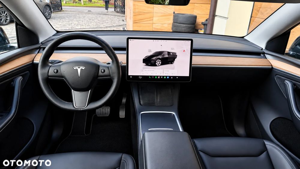 Tesla Model Y Long Range AWD - 15