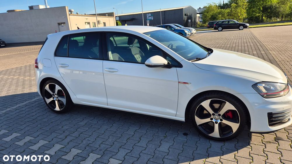 Volkswagen Golf - 17