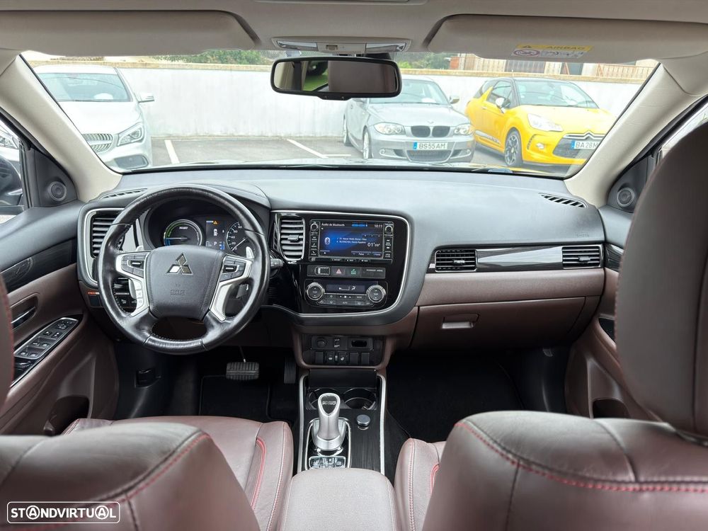 Mitsubishi Outlander 2.0 Instyle Navi - 8