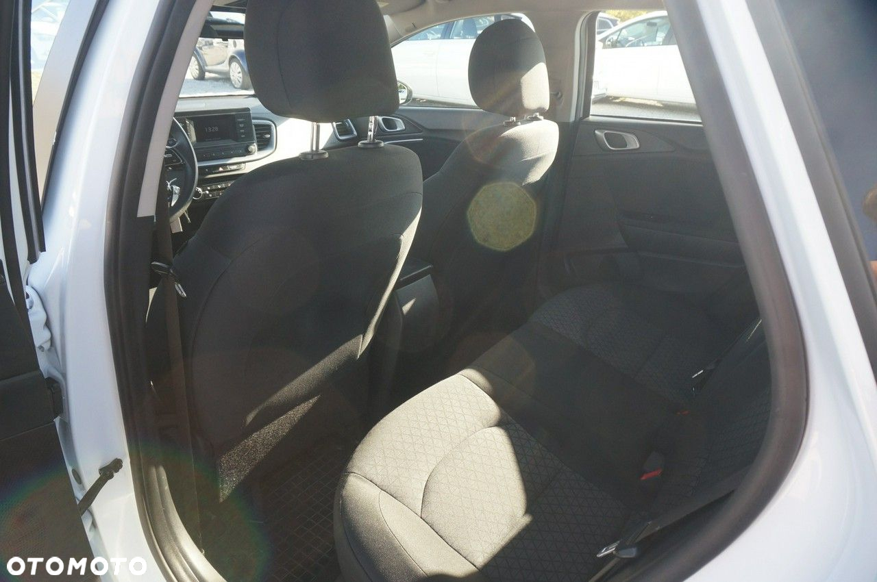 Kia Ceed - 24