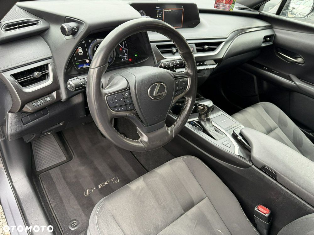 Lexus UX - 9