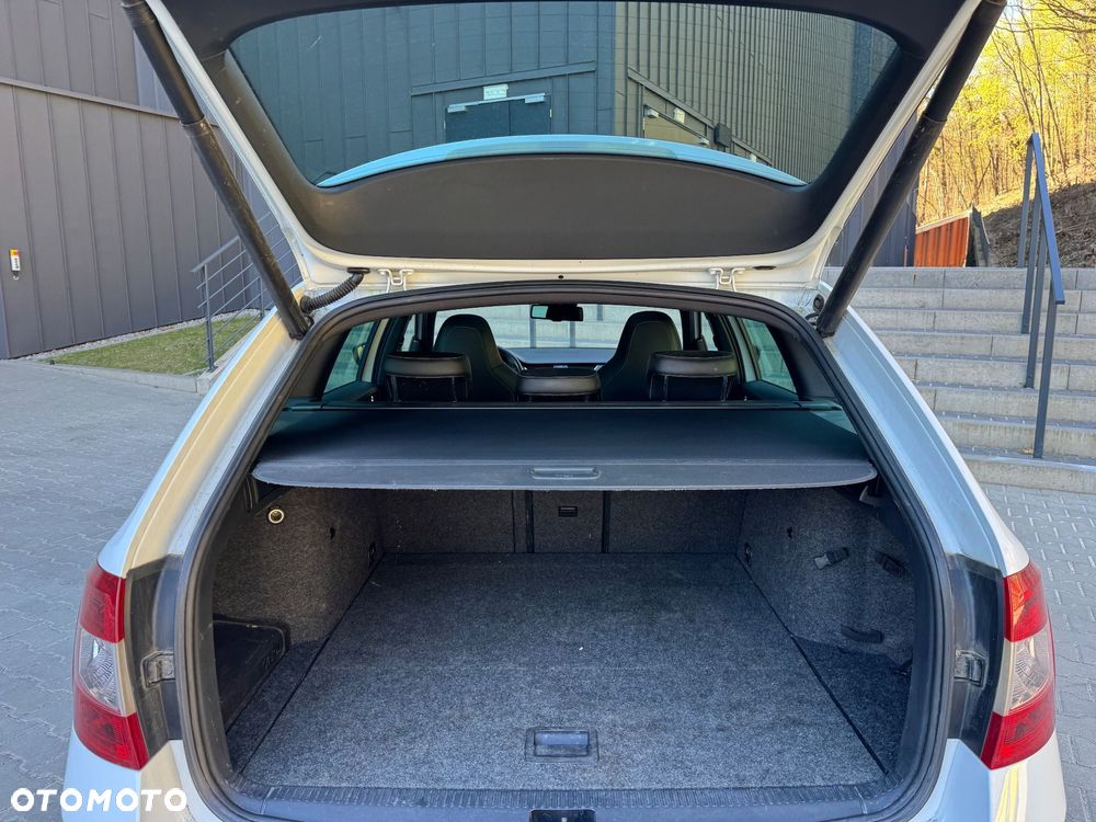 Skoda Octavia 2.0 TDI DSG RS - 26