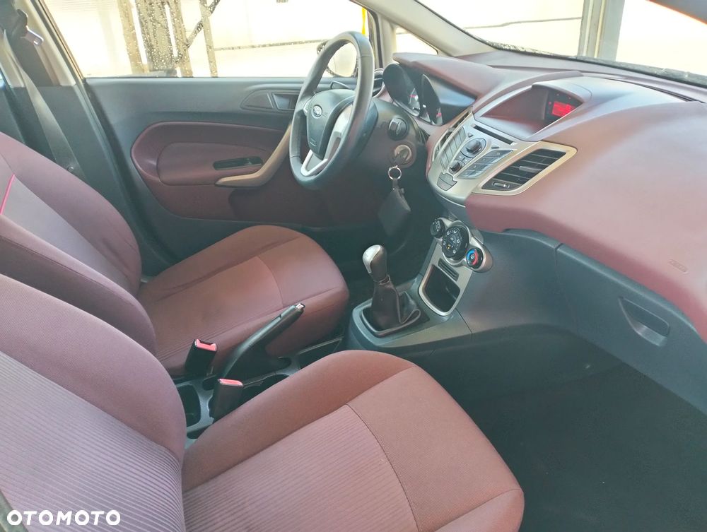 Ford Fiesta 1.25 Ambiente - 32