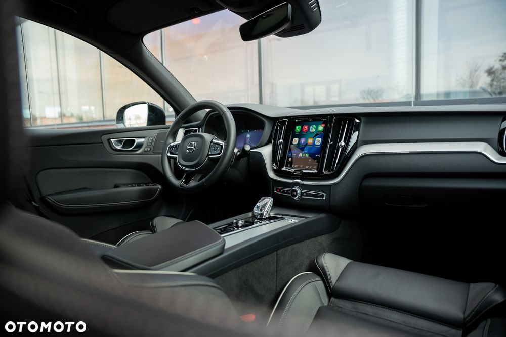 Volvo XC 60 B5 B AWD Ultimate Dark - 28