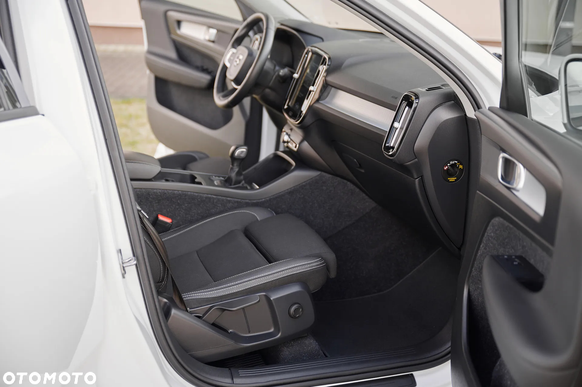 Volvo XC 40 T3 Momentum Pro - 26