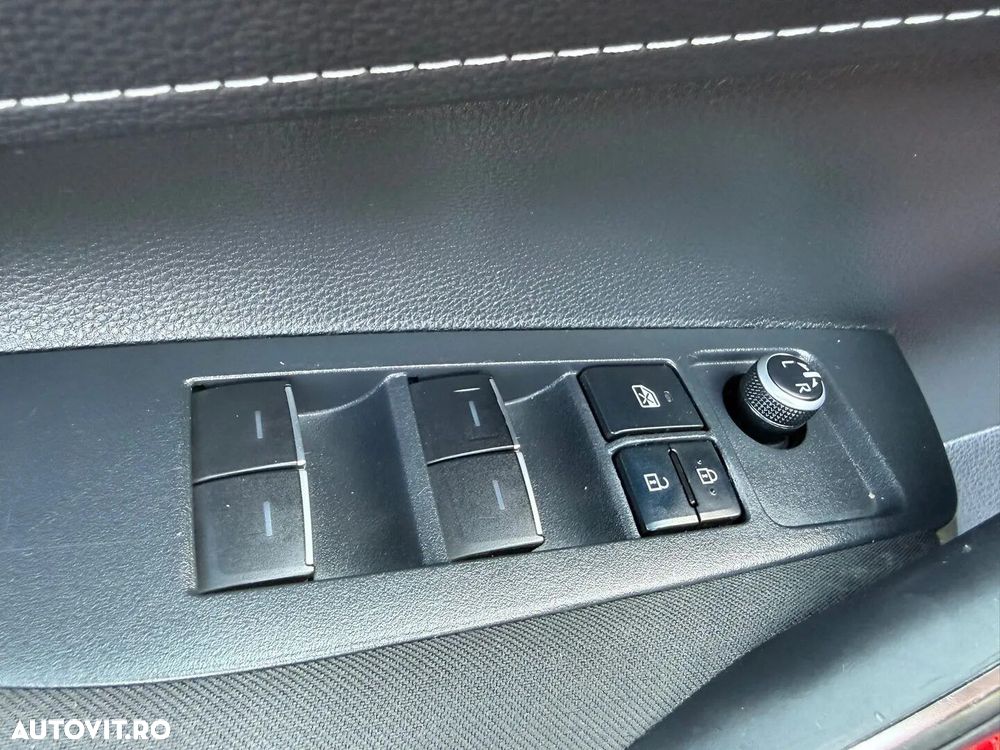 Toyota Corolla 1.8 HSD Business - 10