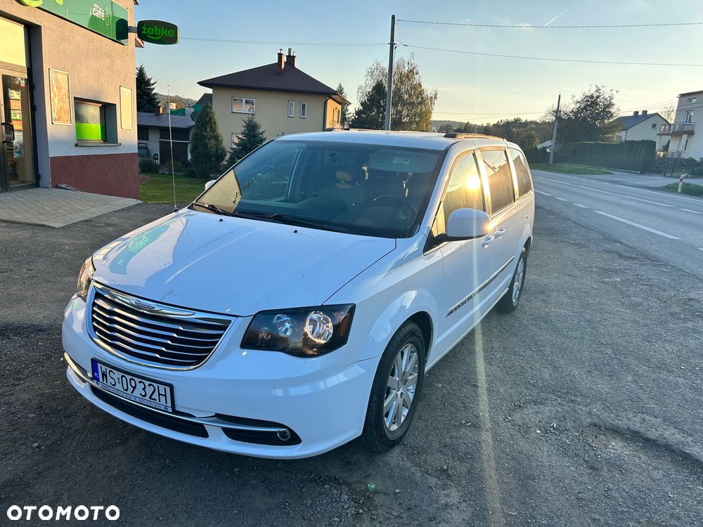 Chrysler Town & Country - 5