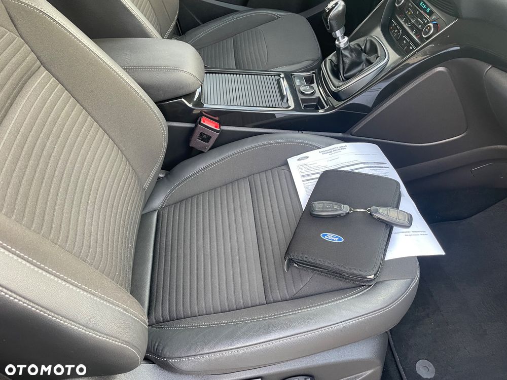 Ford Kuga 1.5 EcoBoost 2x4 Titanium - 29