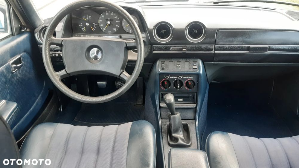 Mercedes-Benz W123 - 15