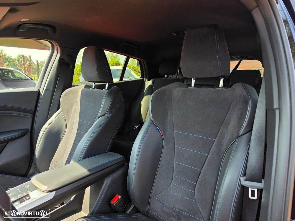 BMW iX2 eDrive20 Pack Desportivo M - 9