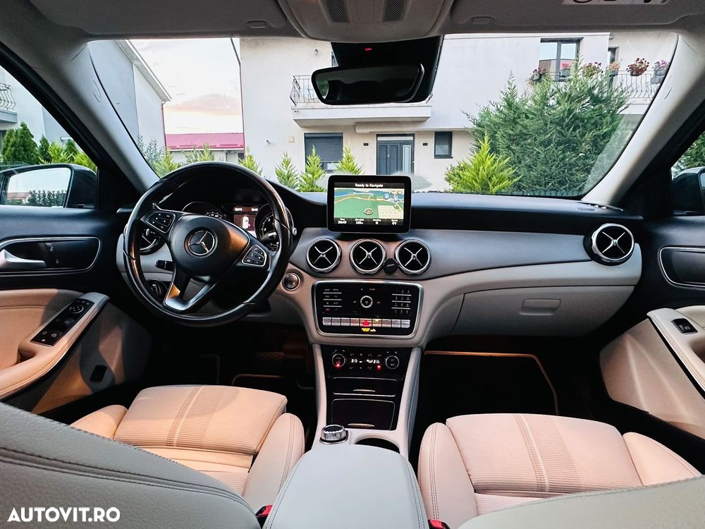 Mercedes-Benz GLA 200 d 4MATIC 7G-DCT - 13