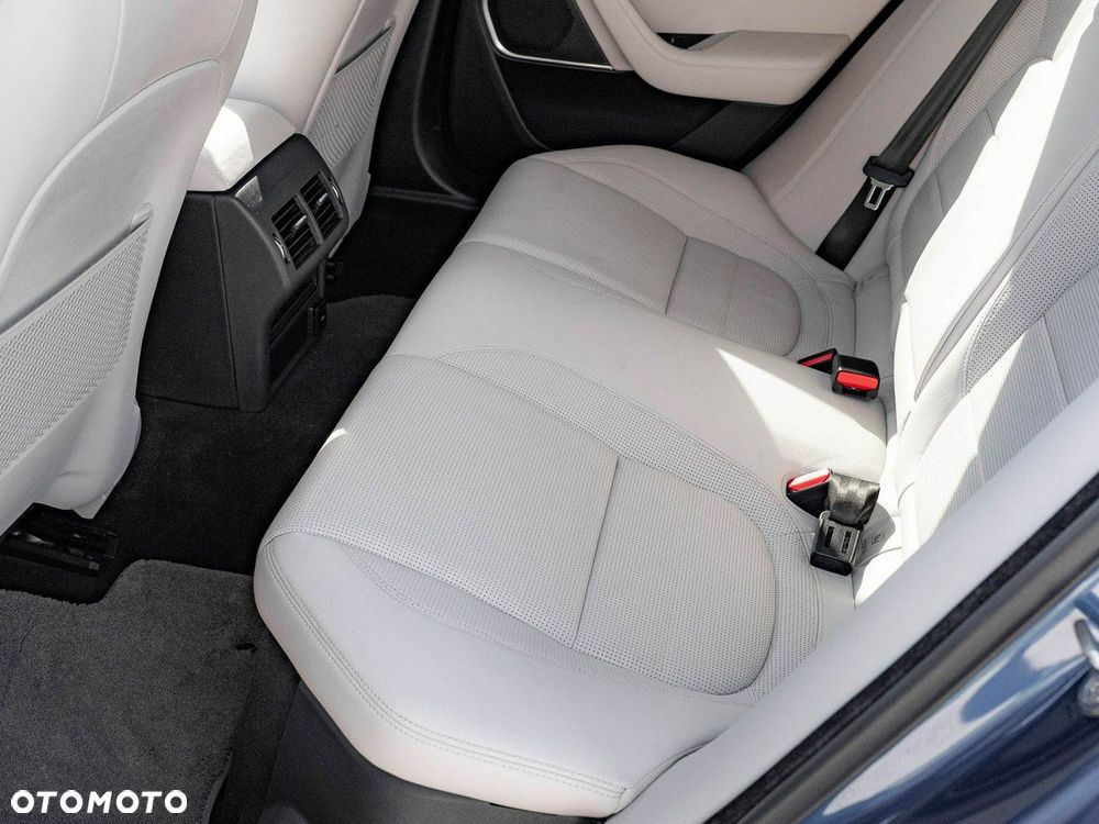 Jaguar XE 2.0 P250 R-Dynamic Black - 25