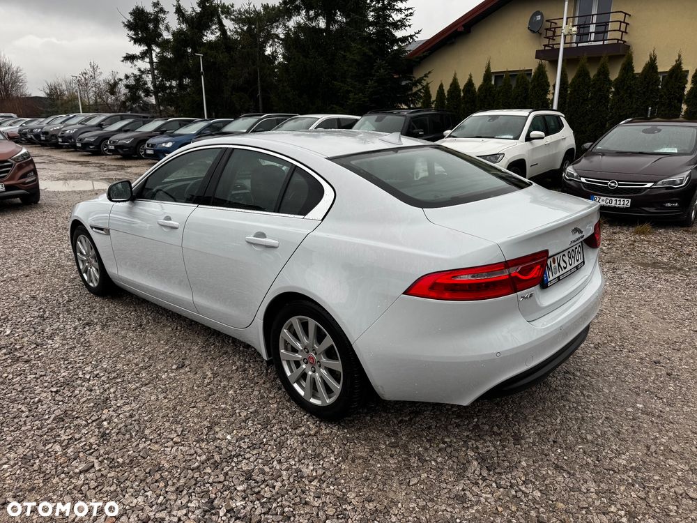 Jaguar XE 2.0 T Prestige - 15