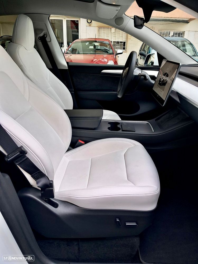 Tesla Model Y Long Range Dual Motor AWD - 9