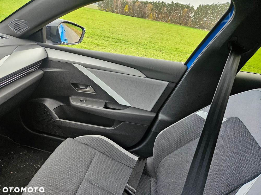 Opel Astra 1.2 Turbo Business Elegance - 25