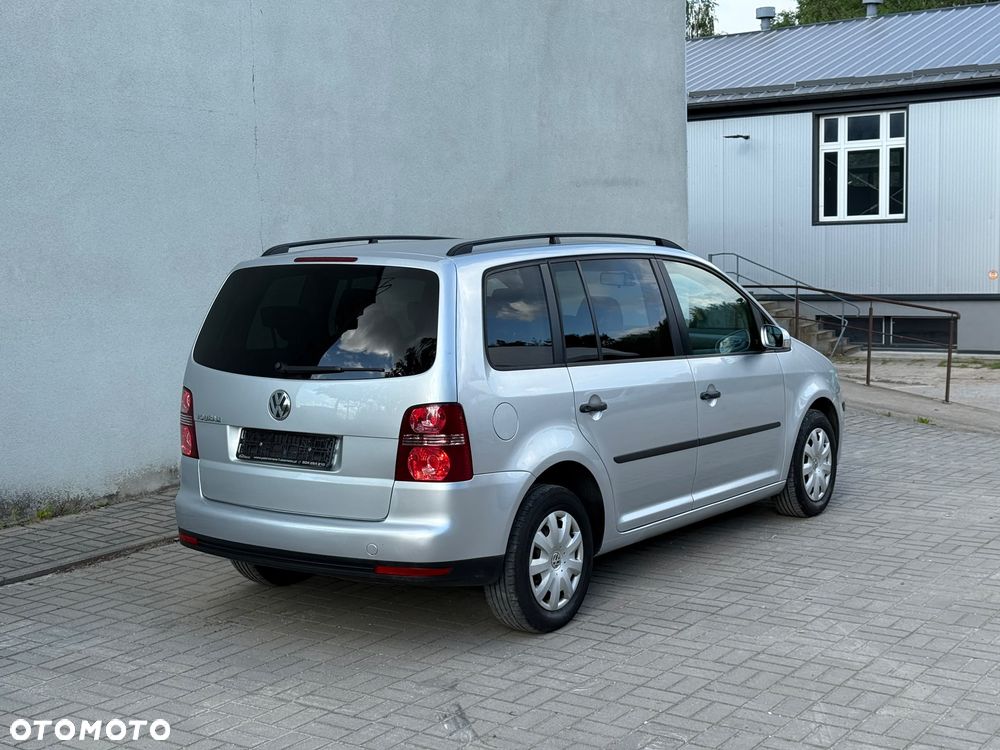 Volkswagen Touran 1.6 Welcome - 10