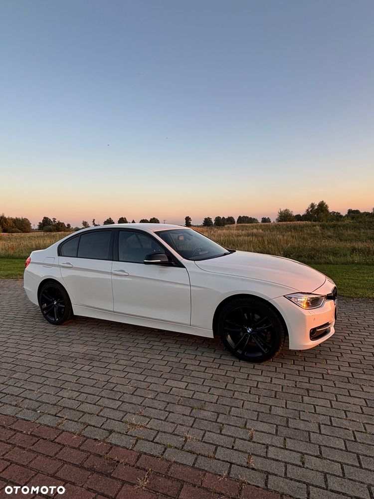 BMW Seria 3 320d Sport Line - 4