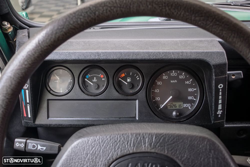 Land Rover Defender - 13