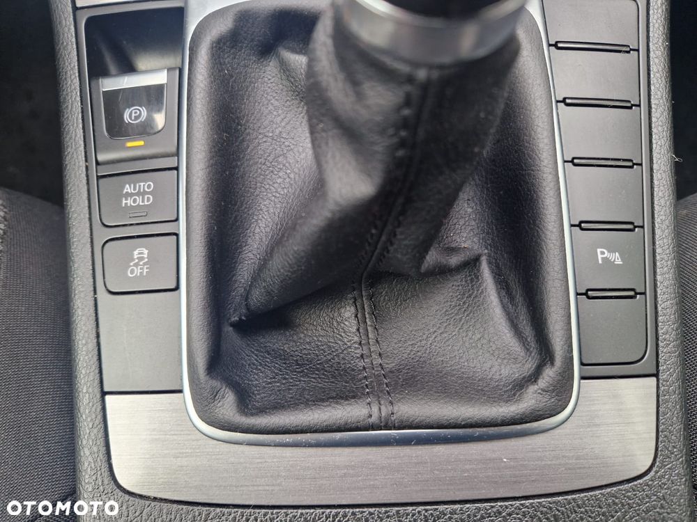 Volkswagen Passat Variant 1.8 TSI Comfortline - 23